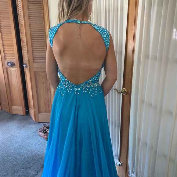 Prom dress - Picture 2 of 3